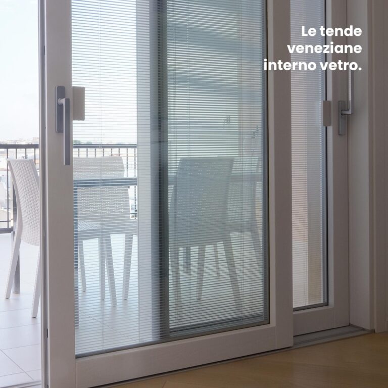 Finestre con veneziane integrate - Habitat Service - Porte, infissi,  vetrate e complementi di arredo